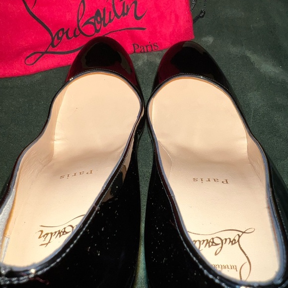 Never Worn! Louboutin Simple Pumps - Picture 5 of 12